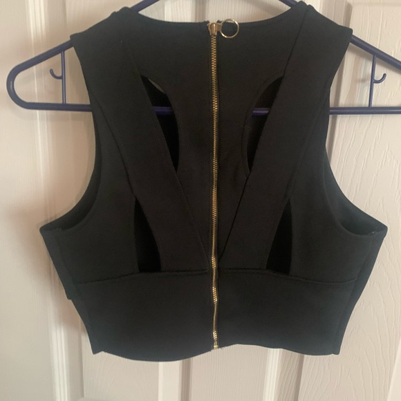 Express Cropped Top - Picture 4 of 7